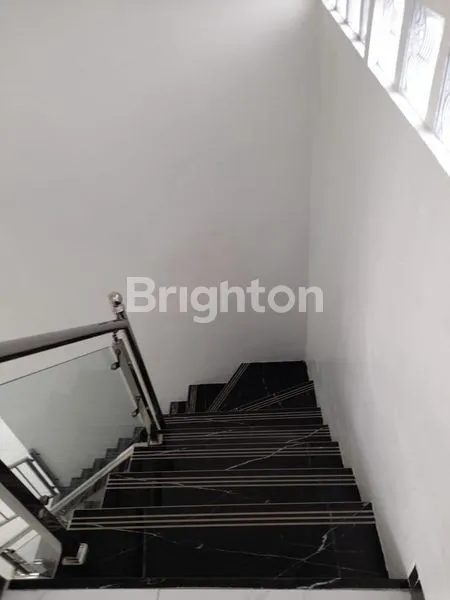 image RUMAH JAGAKARSA APIK SEMI FURNIS (4)