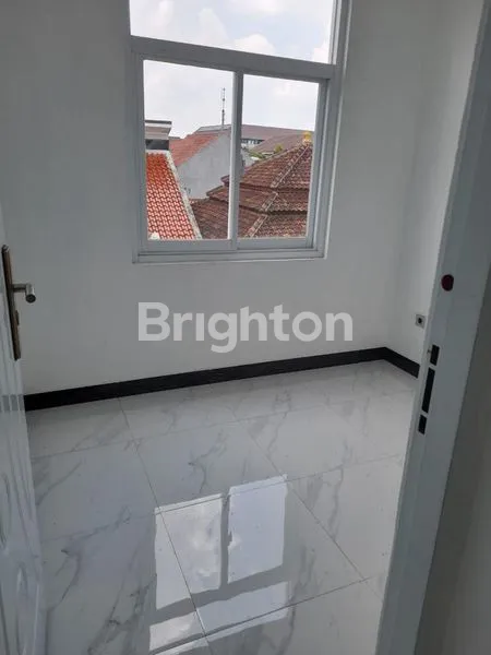 image RUMAH JAGAKARSA APIK SEMI FURNIS (7)