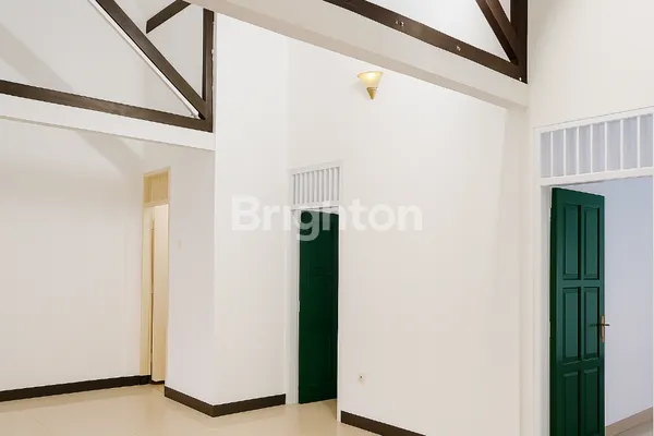 image \UD83C\UDFE1 RUMAH MEWAH 2 LANTAI DI KEBAYORAN LAMA – JAKARTA SELATAN (5)