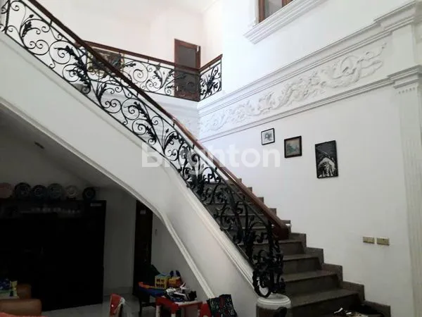 image HUNIAN STRATEGIS DI JALAN RAYA GUBENG SURABAYA (5)