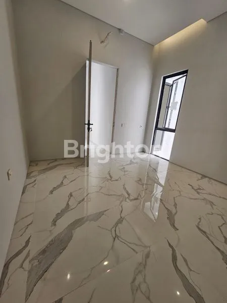 image RUMAH SIAP HUNI SURABAYA, HARGA 1.75M DEKAT MERR (5)