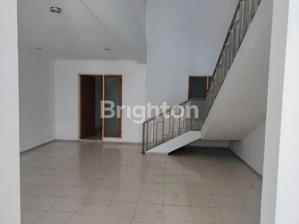 image RUMAH 2 LANTAI SIAP HUNI DI NGINDEN ONE GATE DEKAT RS PREMIER UNTAG DAN BRATANG SURABAYA (3)