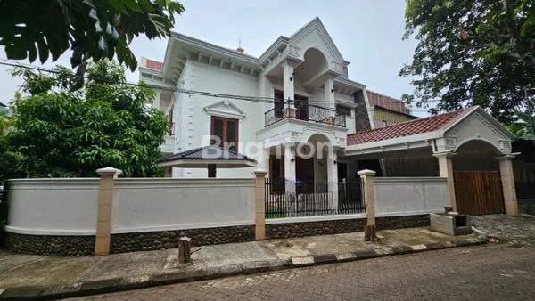image DI JUAL RUMAH HOEK 2 LT KELAPA GADING SIAP HUNI (1)