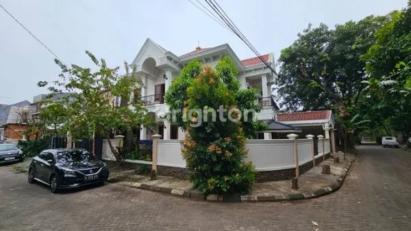 image DI JUAL RUMAH HOEK 2 LT KELAPA GADING SIAP HUNI (2)