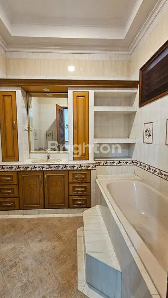 image DI JUAL RUMAH HOEK 2 LT KELAPA GADING SIAP HUNI (6)