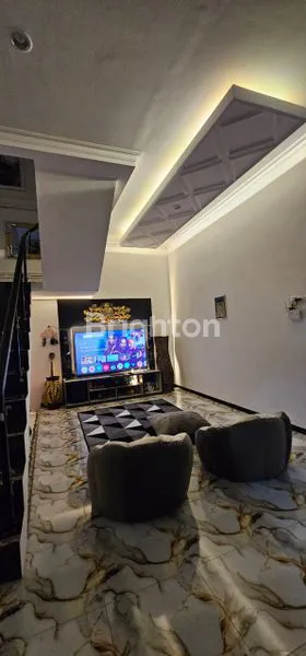 image VILLA / RUMAH MEWAH BARU 2 LANTAI DEKAT SKYLAND VIEW GUNUNG MENAWAN + KOLAM RENANG DEKAT KOTA BATU (2)