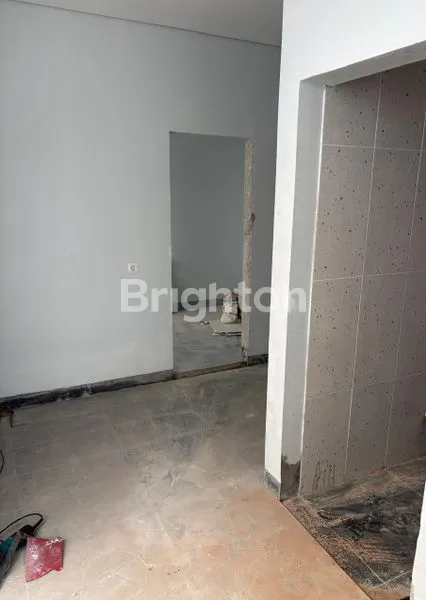 image RUMAH BARU 3 LANTAI DI MUARA KARANG, DESAIN KLASIK MODERN SIAP HUNI (7)