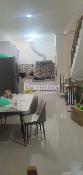 image RUMAH 3 LANTAI SIAP HUNI DI TELUKGONG (3)