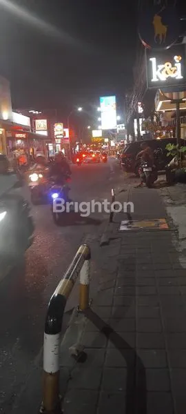 image DISEWAKAN RUKO 2 LANTAI DI JALAN UTAMA KAYU AYA SEMINYAK (8)