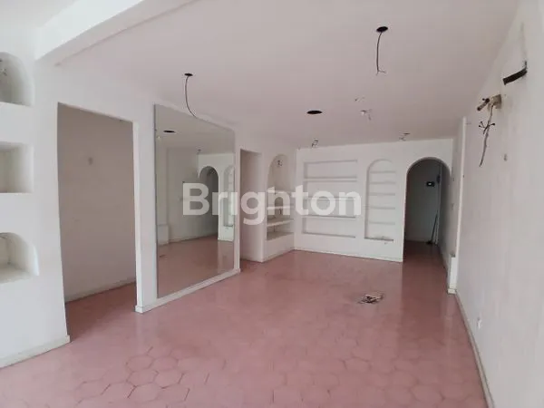 image DISEWAKAN RUKO 2 LANTAI DI JALAN UTAMA KAYU AYA SEMINYAK (3)