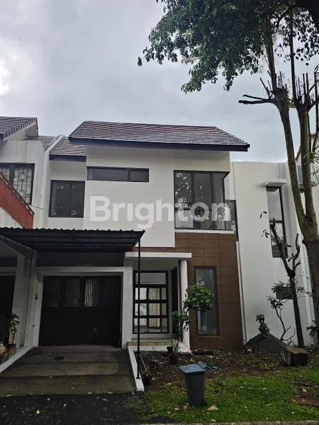 RUMAH THE ICON TERAWAT BERSIH SIAP HUNI