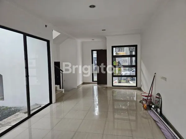 image RUMAH THE ICON TERAWAT BERSIH SIAP HUNI (2)