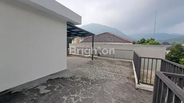 image RUMAH 3 LANTAI VIEW GN. PANCAR (3)