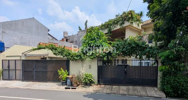 image RUMAH STRATEGIS 200M² FULL FURNISHED BAMBU APUS (1)