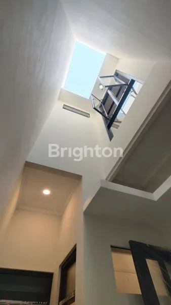 image RUMAH BARU GRESS DI MANYAR ROW JALAN 4 MOBIL DEKAT SEKOLAH PETRA (5)