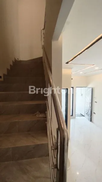 image RUMAH BARU GRESS DI MANYAR ROW JALAN 4 MOBIL DEKAT SEKOLAH PETRA (6)