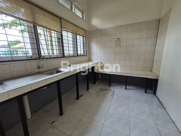 image RUMAH STRATEGIS 3KT + GARASI 3 MOBIL (5)