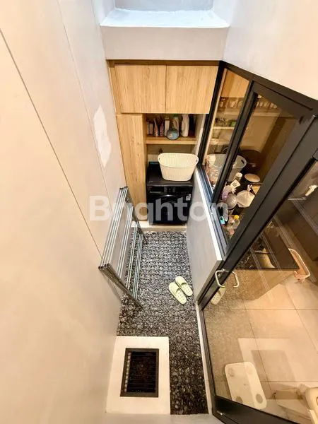 image RUMAH 2 LANTAI FULL FURNISHED DI TANAKAYU, BSD, TANGERANG SELATAN  (4)