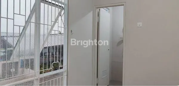 image RUMAH 2 LANTAI DI HOOK DENGAN PEMANDANGAN DANAU DI KEMANG VERDE (4)