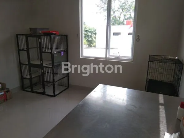 image RUMAH 2 LANTAI DI HOOK DENGAN PEMANDANGAN DANAU DI KEMANG VERDE (5)