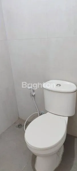 image RUMAH 2 LANTAI DI HOOK DENGAN PEMANDANGAN DANAU DI KEMANG VERDE (8)