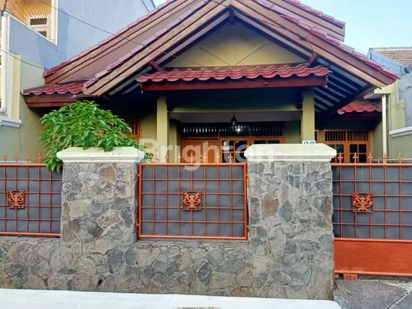 RUMAH DI KOMPLEK BUMI MAKMUR