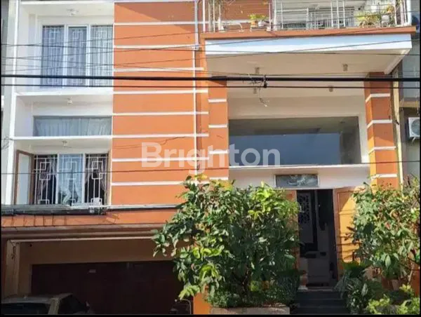 image RUMAH MEWAH DIJUAL FULL FURNISHED SIAP HUNI DI LOKASI STRATEGIS (1)
