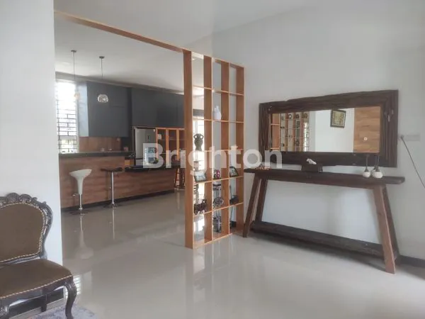 image RUMAH MEWAH LT 348M² DI TASBIH 1, MEDAN (5)