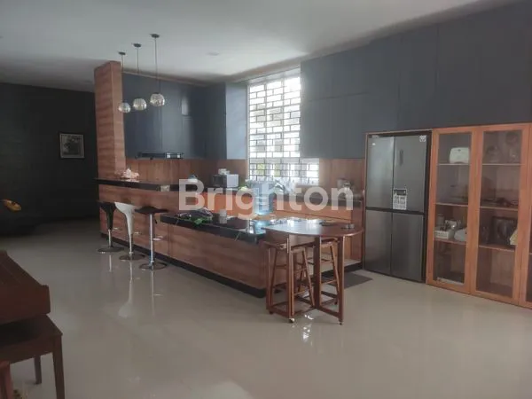 image RUMAH MEWAH LT 348M² DI TASBIH 1, MEDAN (2)