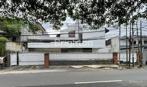 image RUMAH MEWAH DI JL. DARMAWANGSA LT 500M² AKSES DUA ARAH, LOKASI PREMIUM JAKARTA SELATAN (1)