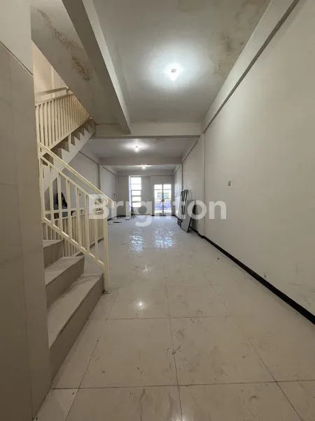 image RUKO STRATEGIS 3 LANTAI DI JALAN RAYA JENGGOLO SIDOARJO (3)