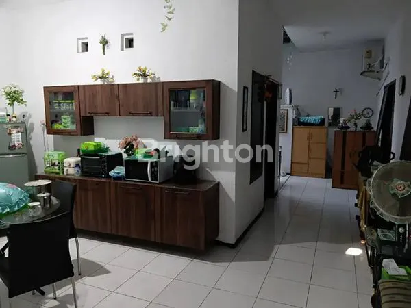 image JUAL RUMAH 2 LANTAI BABATAN PILANG FULL FURNISHED WIYUNG SURABAYA BARAT (5)