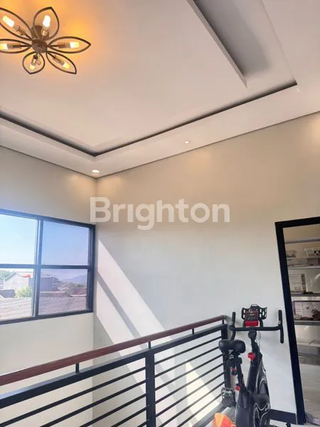 image RUMAH MINIMALIS 3 LANTAI PLUS ROOFTOP  (7)