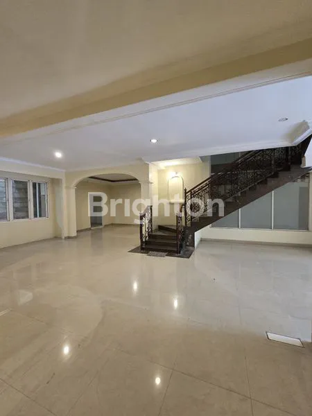 image RUMAH MEWAH HARGA TERJANGKAU DI TEBET JAKSEL,LOKASI MENARIK & AKSES MUDAH. (6)