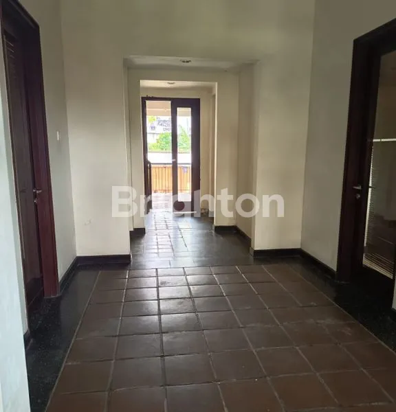 GEDUNG ROOFTOP 2,5 LANTAI VIEW LAUT, DI JL. UTAMA ULUWATU JIMBARAN