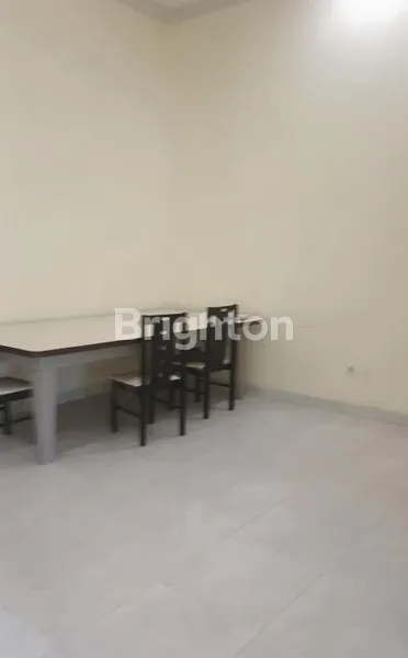 image RUMAH BESAR TENGAH KOTA 4 KT (3)