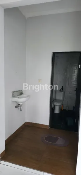 image HUNIAN TROPIS 3 LANTAI DENGAN PRIVATE POOL, FULL FURNISHED - GRAND DEPOK CITY (3)