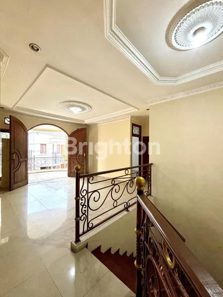 image RUMAH DIJUAL DI TEBET BARAT JAKARTA SELATAN – 3 LANTAI, LT 249M², LOKASI STRATEGIS, HARGA 11 M NEGO\N\N (8)