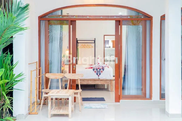 image VILLA 3 KAMAR TIDUR DENGAN KOLAM RENANG DAN PARKIR LUAS DEKAT PANTAI BATU BOLONG CANGGU (4)