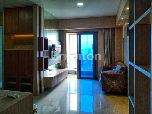 image APARTEMEN SIAP HUNI 2BR FULL FURNISHED VIEW CANTIK LA RIZ MANSION SURABAYA BARAT (1)