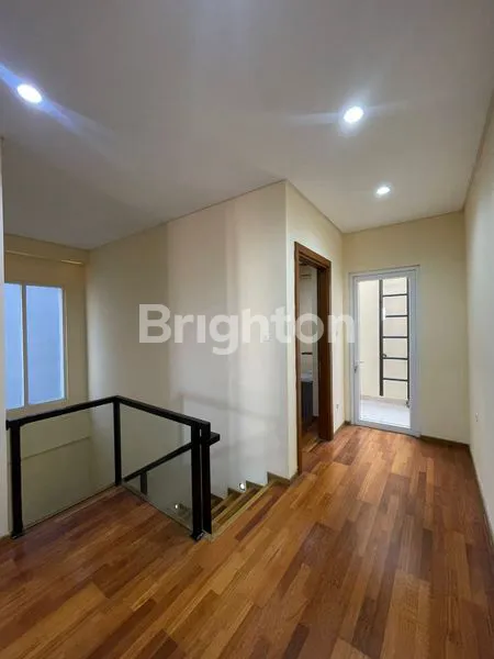 image RUMAH 3 LANTAI DI PIK, 4+1 KT, HADAP SELATAN (5)