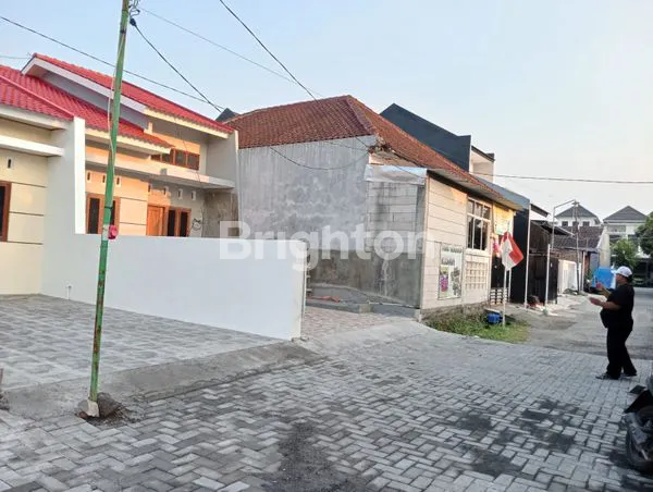 image RUMAH BARU SIAP HUNI TAMAN ASRI TLOGOMULYO PEDURUNGAN SEMARANG TIMUR (6)