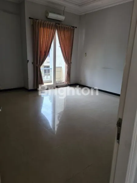 image  RUMAH JALAN DOUBLE WAY, SELANGKAH DENGAN G-WALK, TAMAN GAPURA CITRALAND, SURABAYA BARAT\N (3)