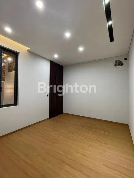 image RUMAH MEWAH BERKELAS DENGAN PRIVATE POOL DI BARUK TENGAH, SELANGKAH KE RAYA MERR, STARBUKS, SUPERINDO DAN EXCELSO (4)