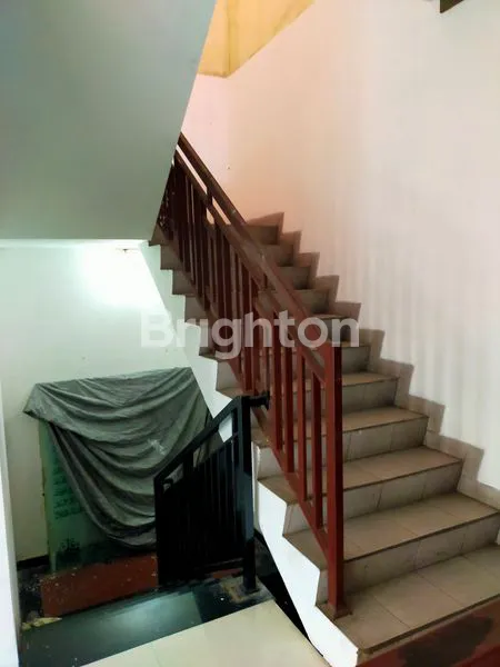 image RUMAH STRATEGIS 3 LANTAI BEBAS BANJIR BEKASI (5)