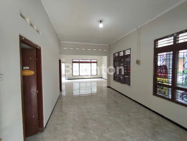image RUMAH HOOK LUAS 396M² DI SERENGAN SOLO (2)