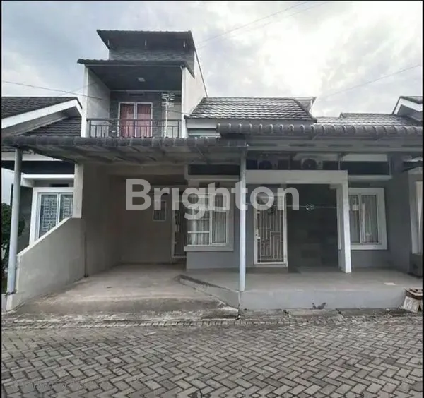 image  RUMAH  2 LANTAI DEKAT BANDARA PKU (1)