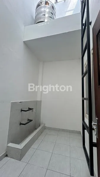 image DIJUAL RUMAH 2 LANTAI RAPI DAN TERAWAT AKSES TOL JELUPANG (4)
