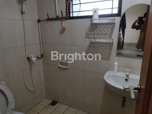 image RUMAH 2 LANTAI SIAP HUNI FULL FURNISHED DI MELATI MAS (5)