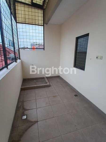 image RUMAH BARU 3 LANTAI DI TOMANG, 5 KT (7)